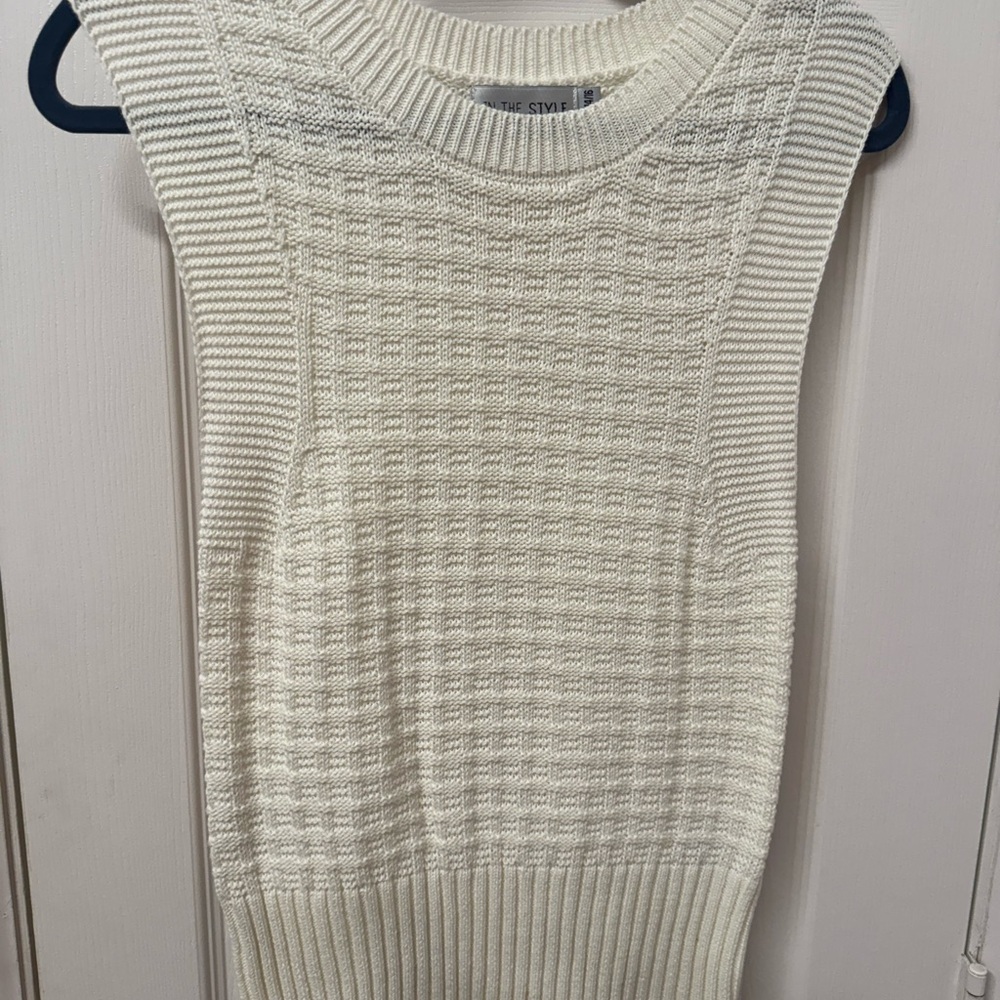 In the style / Georgia Louise Collab Stylish White Sleeveless Sweater